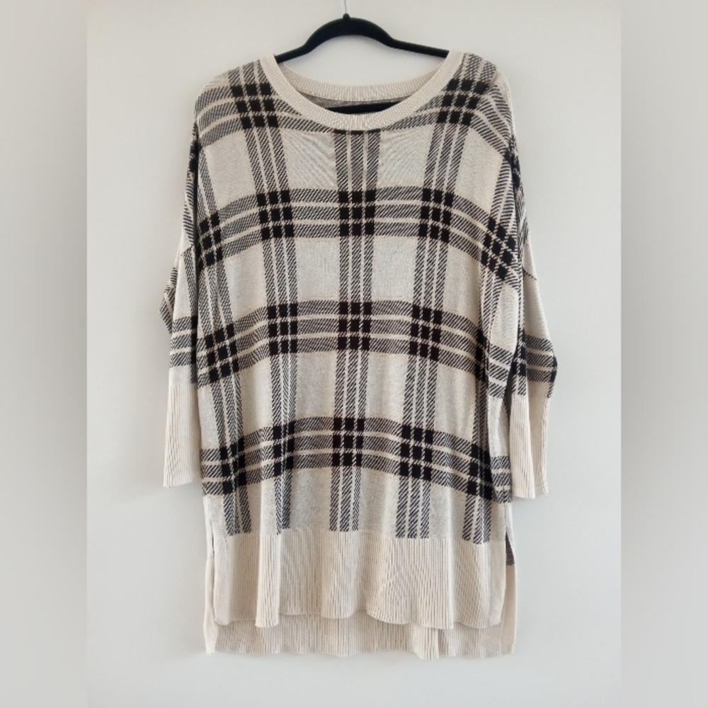 Wonderly Black & Cream Plaid Tunic Knit Sweater - Size Medium